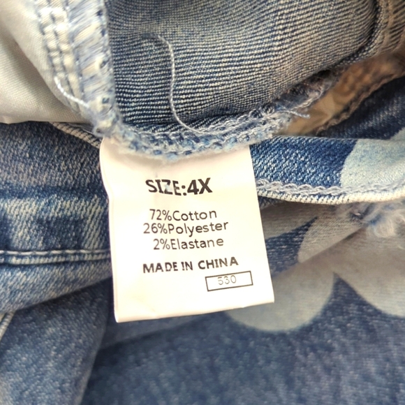 Plus Size Floral Denim Raw Hem Shorts - Size 4X New - Picture 5 of 8